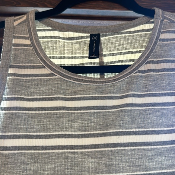 Gentle fawn striped dress - Picture 2 of 3